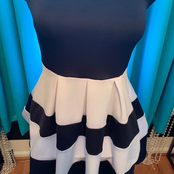 Little girls dress - Picture 3 of 5